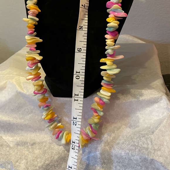 Vintage Necklace Bohemian Pastel Mother Of Pearl Chip Shell ￼ - Picture 5 of 6